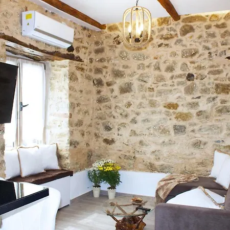 Maria's , 50 Meters From Beach , Renovated Finikounta