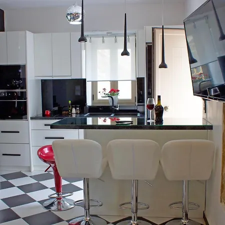 Apartment Maria's , 50 Meters From Beach , Renovated *